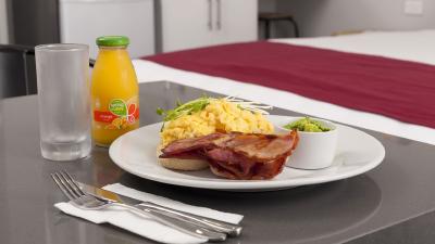 Merewether Motel scrambled eggs breakfast
